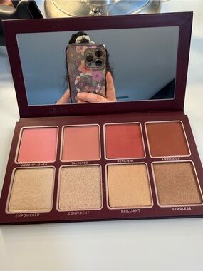 8-Shade Women's Blush & Highlight Palette